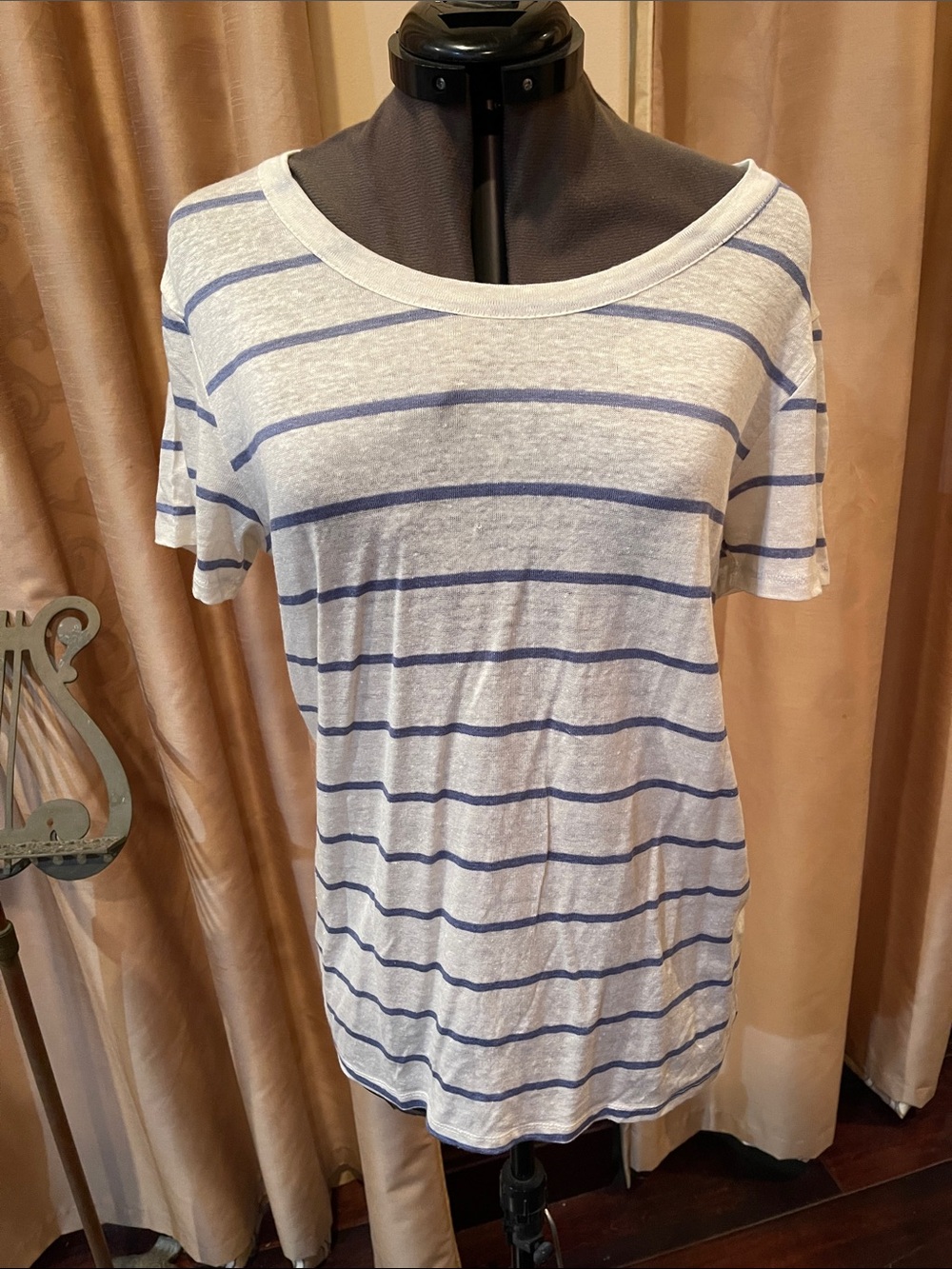 Designer NWT Chaser White Tee with Blue Stripes - Short Sleeve (M)